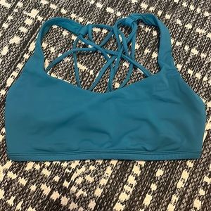 Lululemon Free to be bra size 4!!